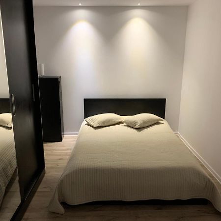 Apartment City Center Piteşti Esterno foto