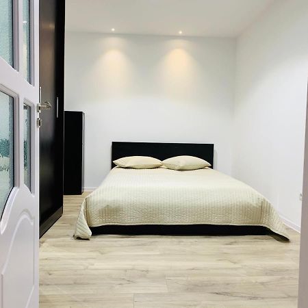 Apartment City Center Piteşti Esterno foto