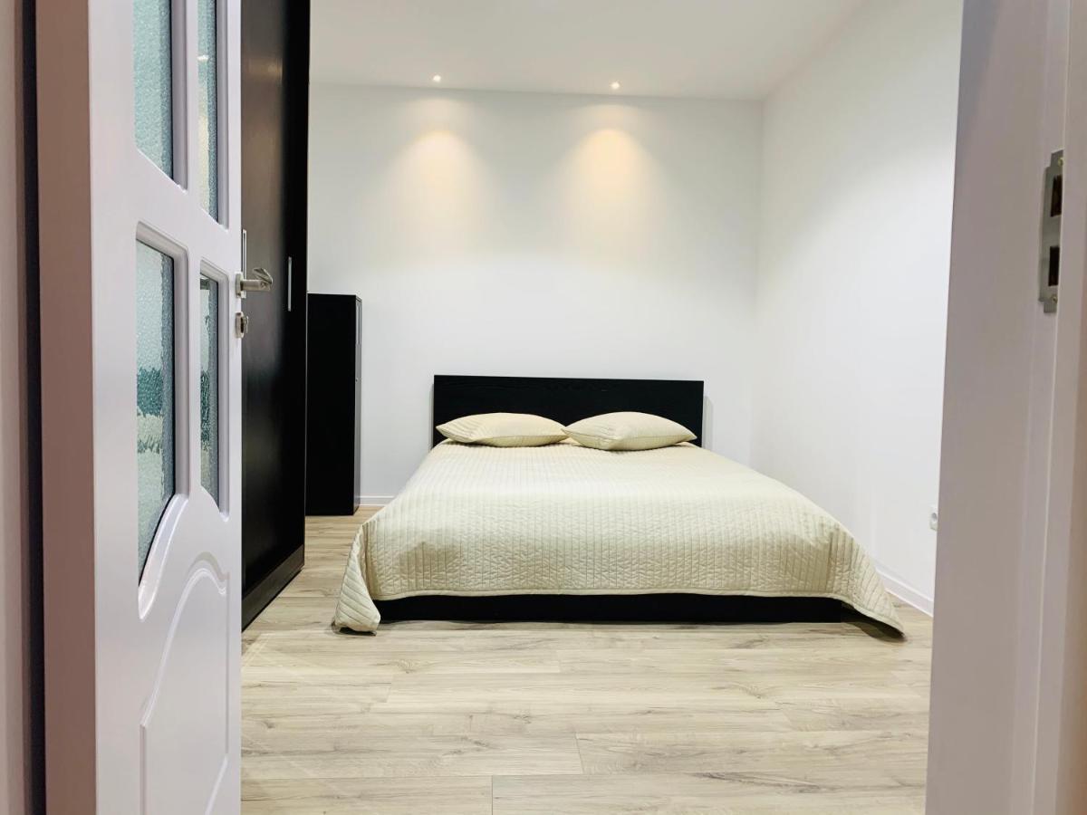 Apartment City Center Piteşti Esterno foto
